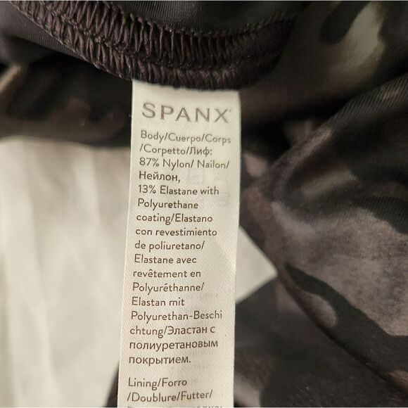 Spanx Faux Leather Camo Leggings Size Medium - Picture 7 of 7